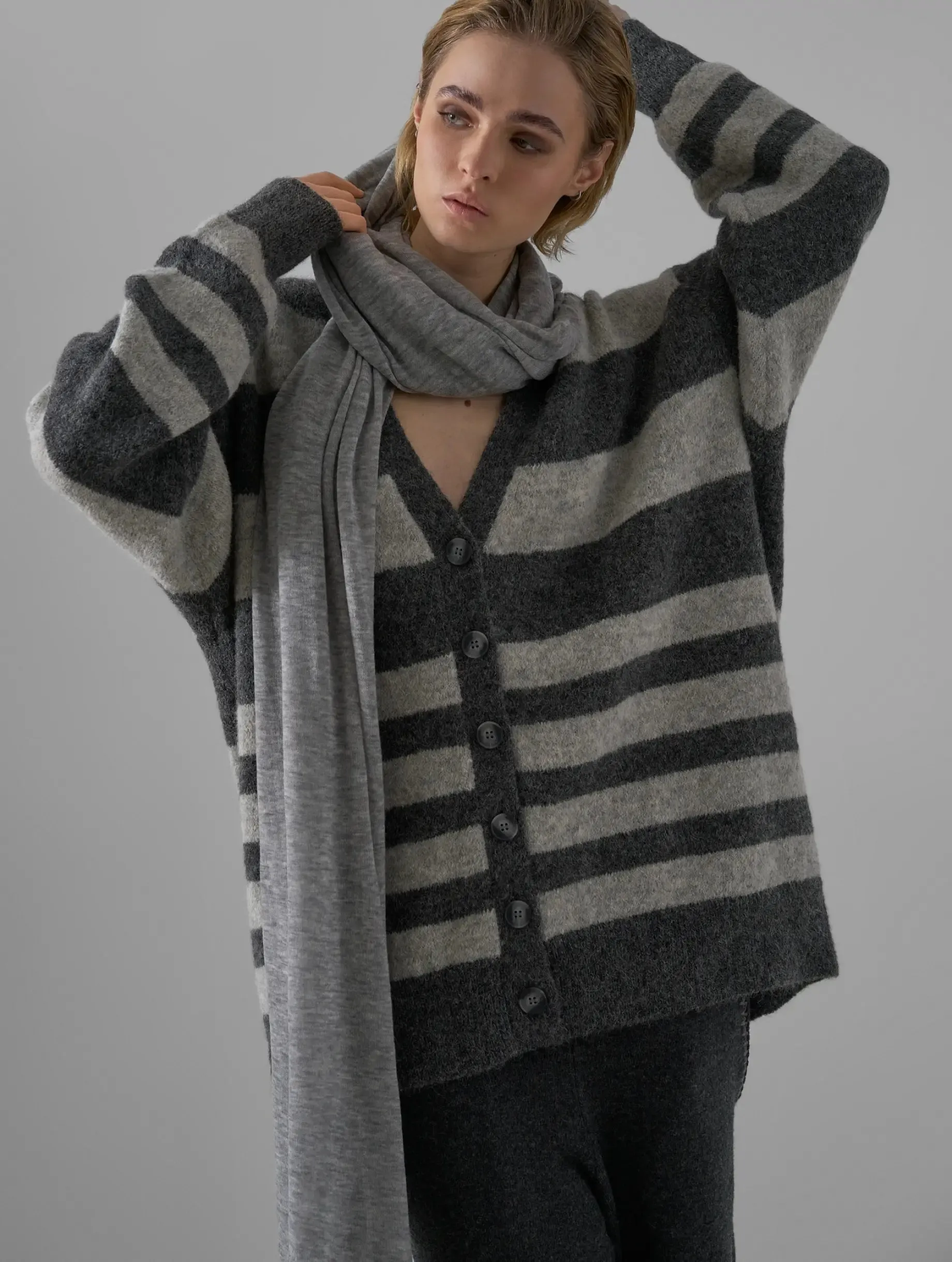 Leap Dakota Large Grey Knit Scarf