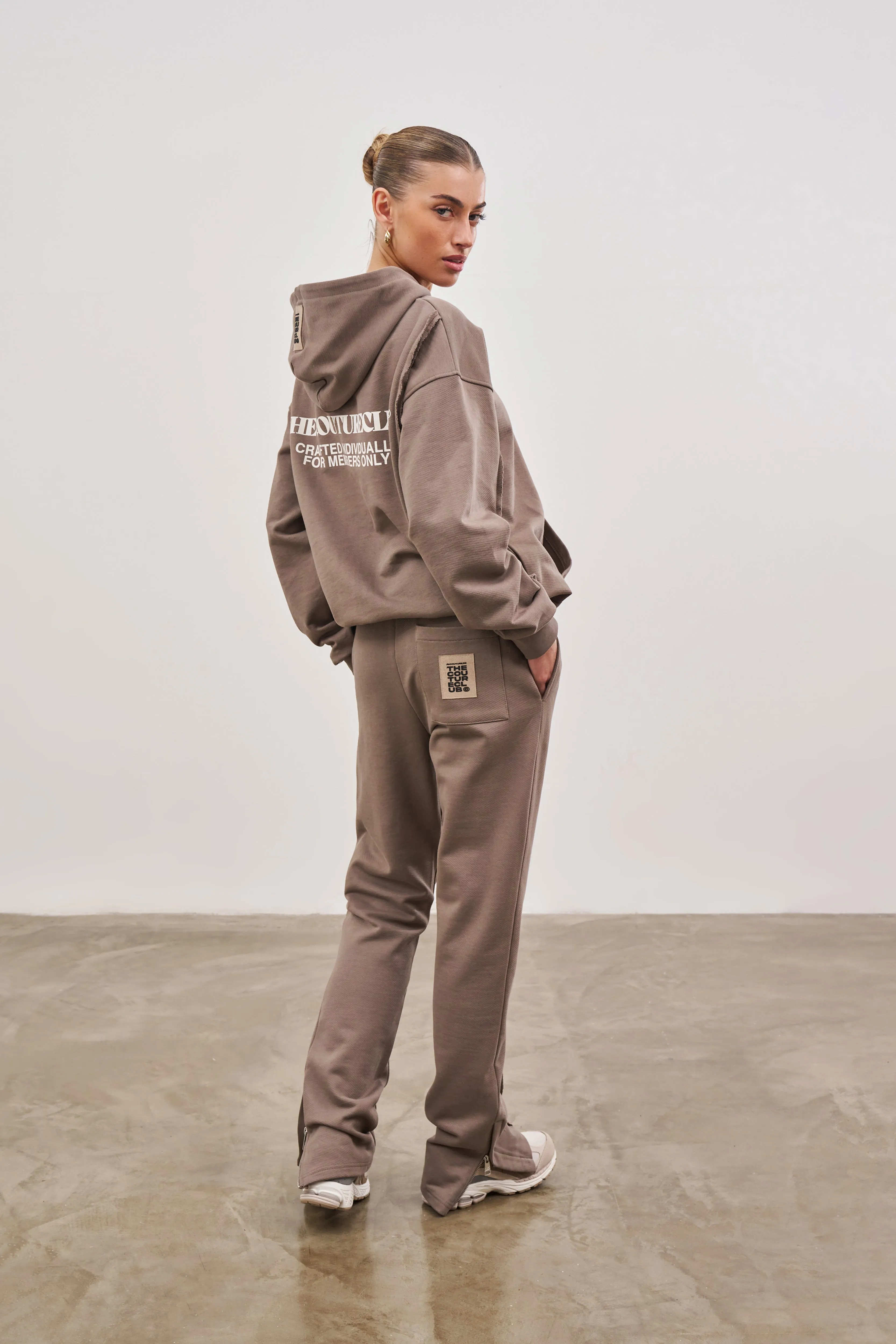 RAW SEAM QUARTER ZIP HOODIE - COFFEE