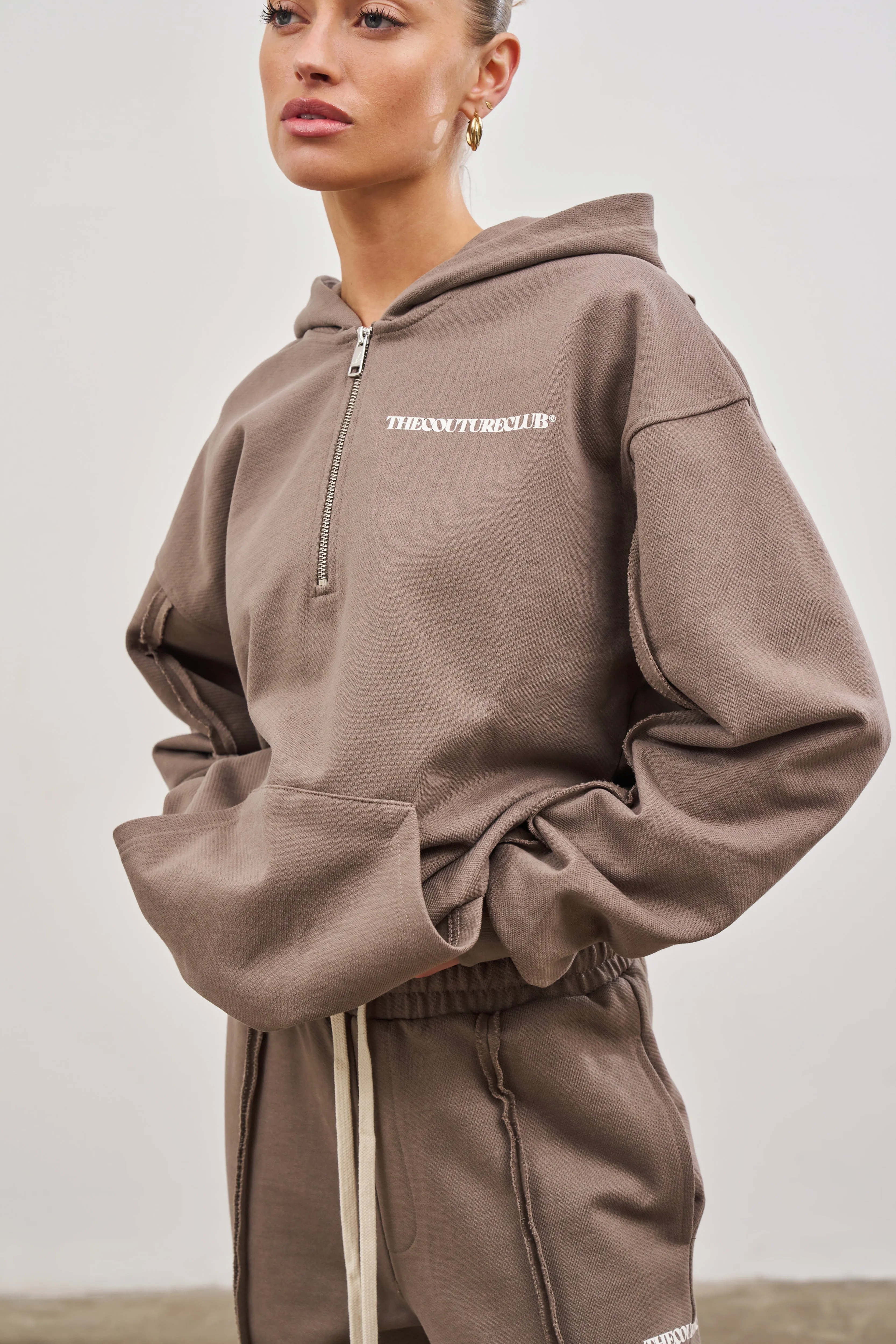RAW SEAM QUARTER ZIP HOODIE - COFFEE