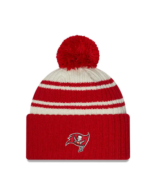 Tampa Bay Buccaneers New Era 2022 Sideline - Sport Cuffed Pom Knit Hat - Cream/Red