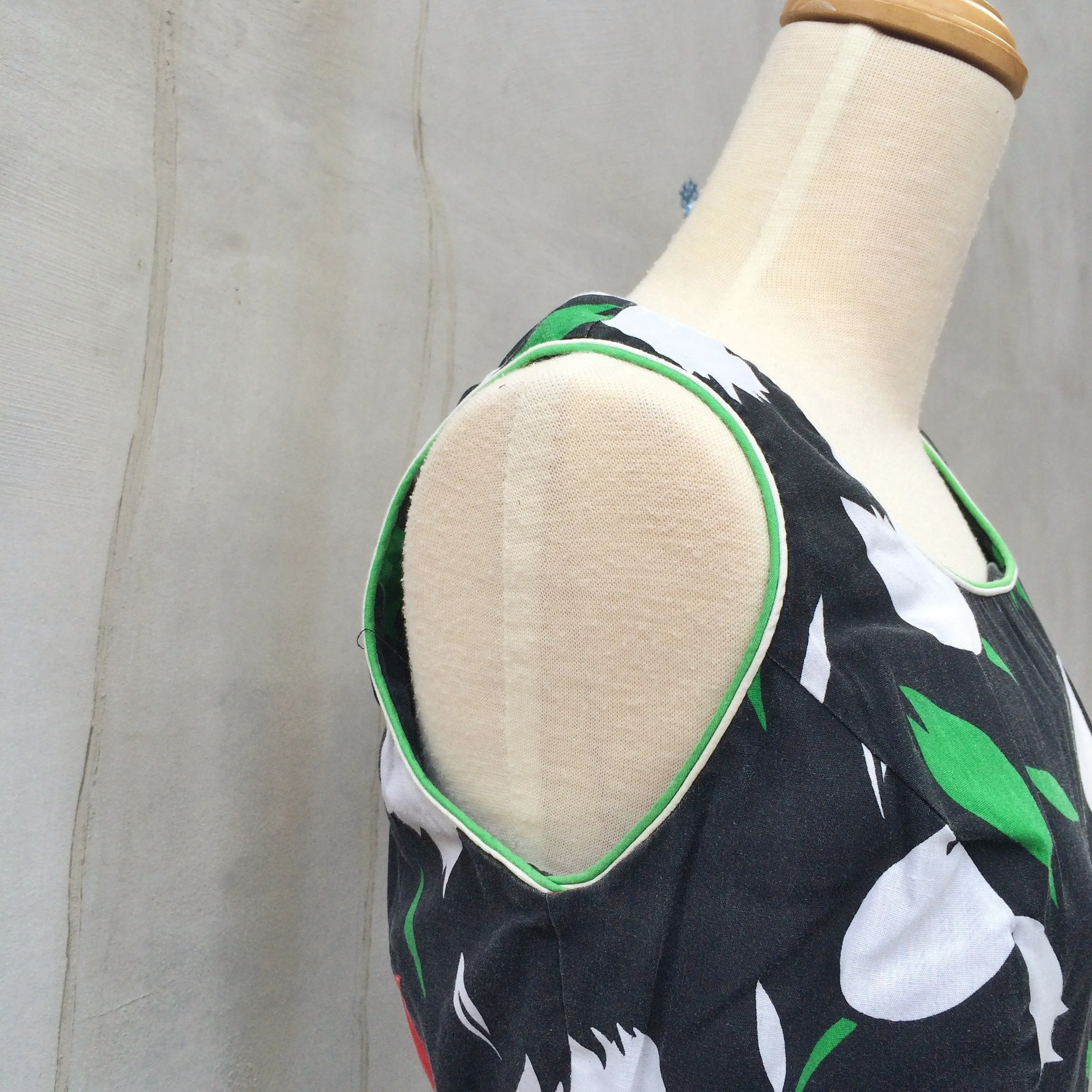 Tulip Too Hip | Vintage 1950s 1960s Red White Tulips Midi Tank Dress