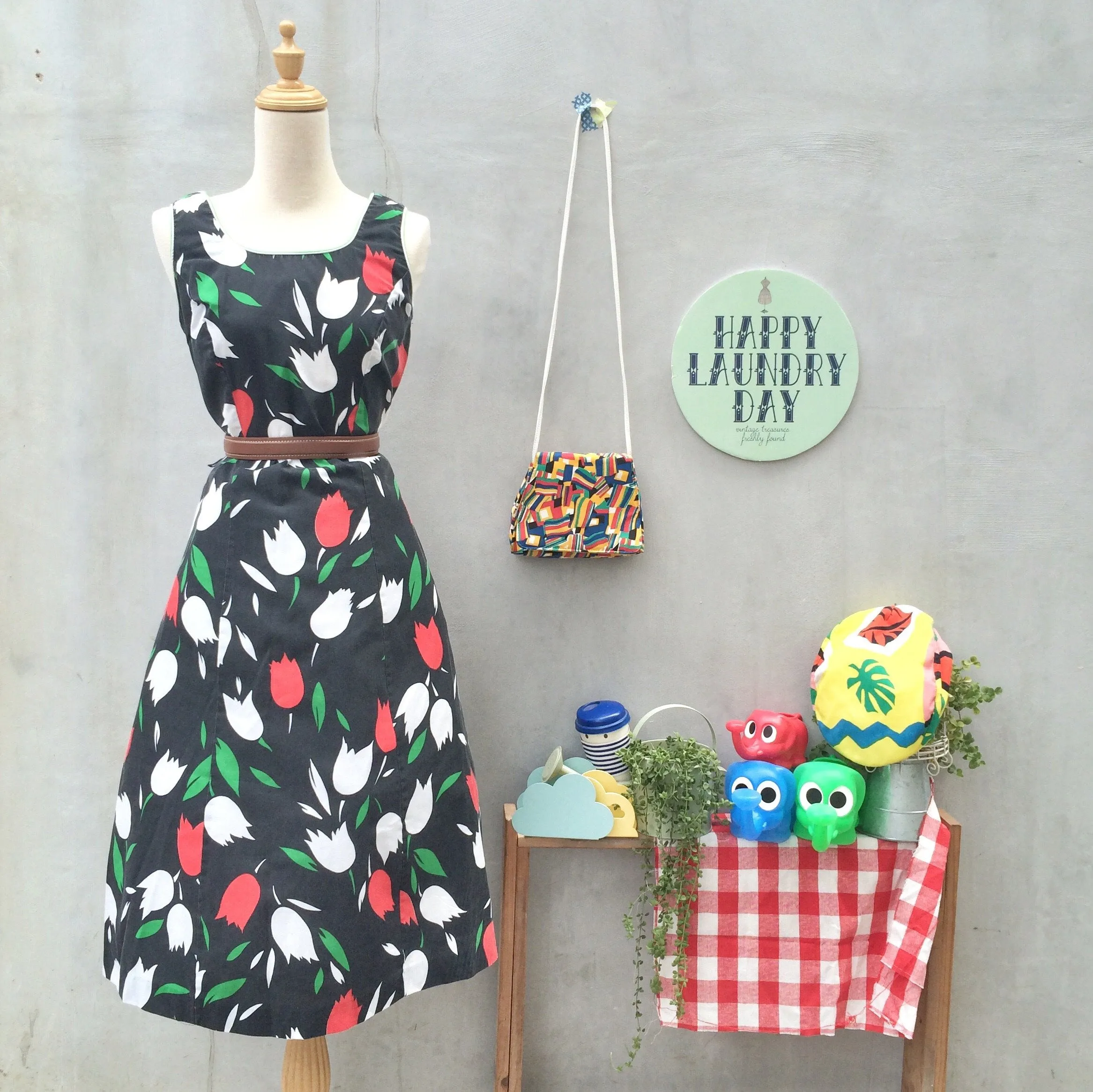 Tulip Too Hip | Vintage 1950s 1960s Red White Tulips Midi Tank Dress
